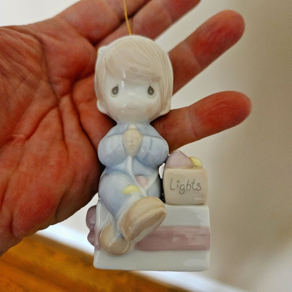 Enesco Precious Moments Boy On Present musical ornament 1994 like new